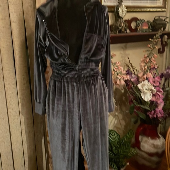 Cool Run Sweats. Color Grey. Size M. - Picture 8 of 16